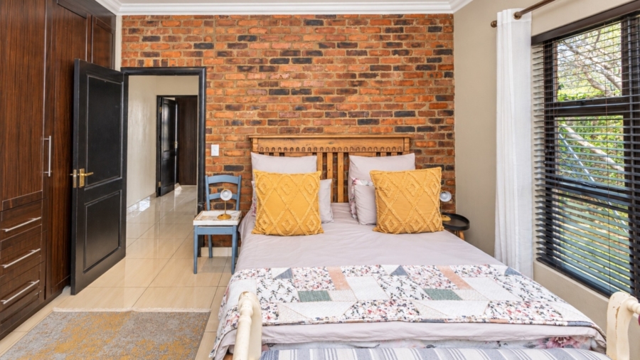 5 Bedroom Property for Sale in Xanadu Nature Estate North West